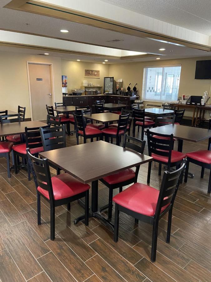 Red Roof Inn Sandusky - Milan Exterior photo