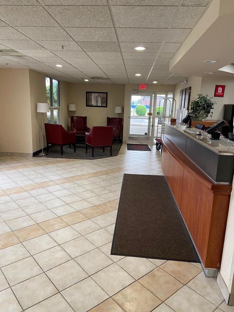 Red Roof Inn Sandusky - Milan Exterior photo